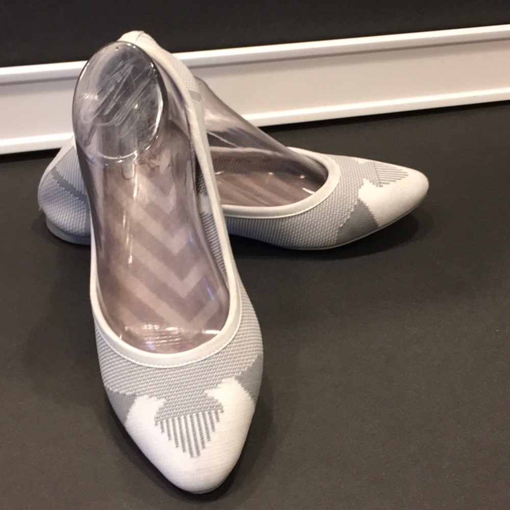 Skechers Cleo- Wham grey white slip on ballet flats size 9